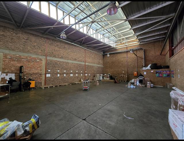 350M² WAREHOUSE TO LET IN MEADOWDALE